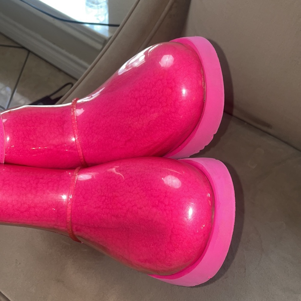 UGG - Picture 4 of 9